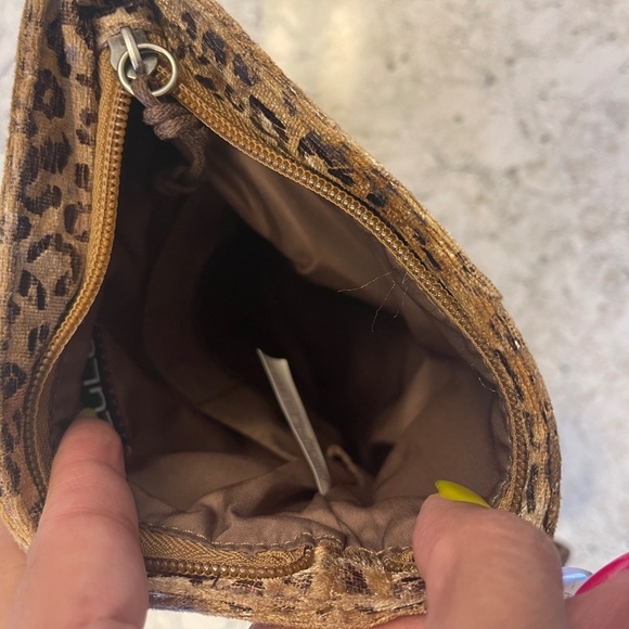 Animal print wristlet by Lulu - Picture 7 of 10